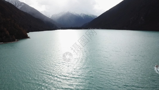 高水西藏巴松措错高湖高清航拍GIF高清图片