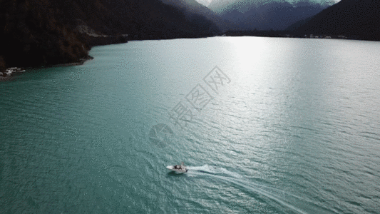 绿色湖水GIF图片