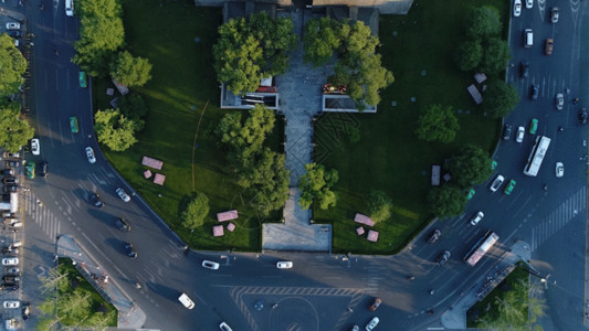 城市绿化道路西安南门里俯拍原始素材GIF高清图片
