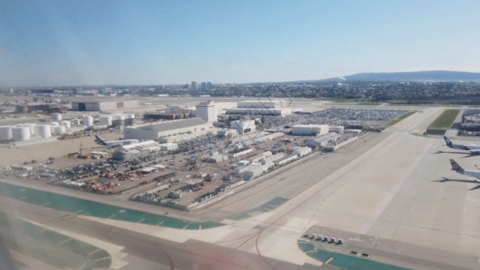 机场旅行飞机起飞窗外实拍GIF高清图片