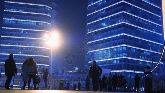 夜景剪影商业建筑大楼行人GIF高清图片