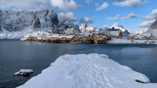 冬天脚印罗弗敦群岛上的美丽渔村GIF高清图片