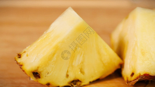 鲜牛肉块切好的菠萝 GIF高清图片