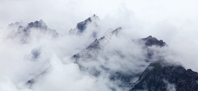 雾气弥漫的山峰gif动图图片