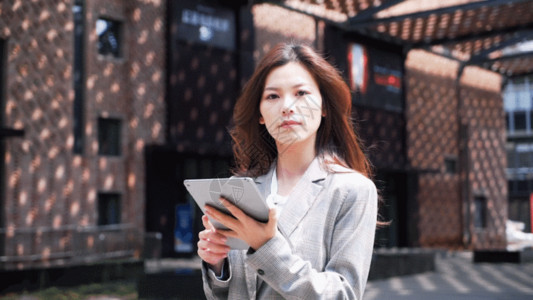 商务女性祈祷商务女性微笑形象GIF高清图片