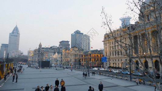 广场路傍晚外滩建筑街景GIF高清图片