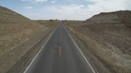 沙漠道路青海柴达木盆地无人区公路GIF高清图片