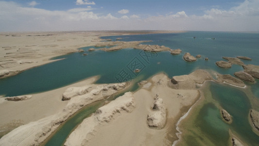 沙漠之湖青海甘肃交接的水上雅丹地貌风光GIF高清图片
