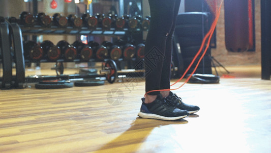 健身设备健身房跳绳腿部特写GIF高清图片