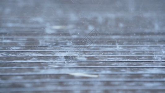 木板工艺下雨天的木板地面GIF高清图片