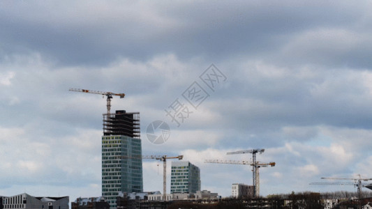 城市延迟摄影城市高楼建工地设延时拍摄GIF高清图片