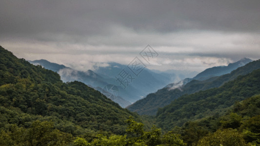 乌云压城延时摄影秦岭山丰峪口黄花岭GIF高清图片