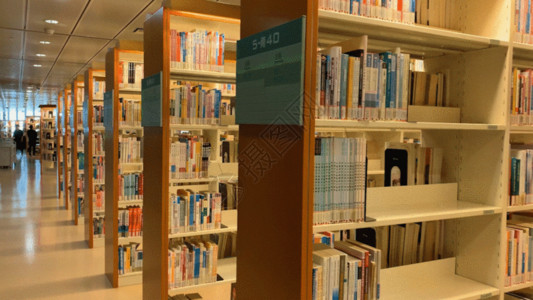 公共实施图书馆书架书籍实拍视频GIF高清图片
