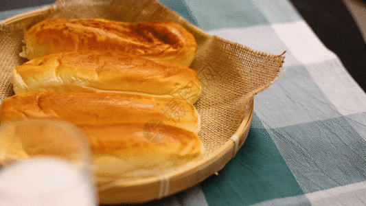 早餐面包牛奶加水果GIF图片