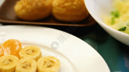 盘子面包早餐美食GIF高清图片