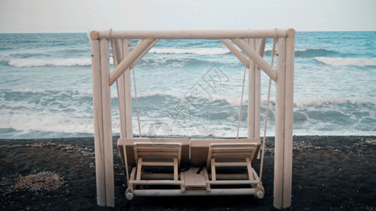 海浪冲击沙滩小秋GIF高清图片