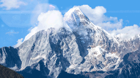 景观草地雪山和天空gif高清图片