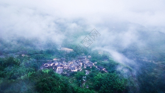 南方的云雾笼罩中的小村古村gif动图高清图片
