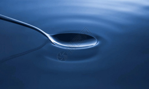 蓝色透明水波纹饮用水gif高清图片