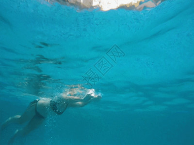 猛犸温泉游泳合集GIF高清图片