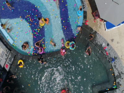 迪拜水上乐园戏水游玩GIF高清图片