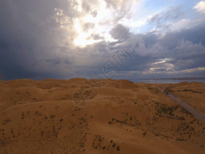 戈壁风景沙丘公路GIF高清图片
