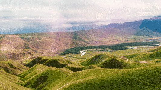 山路俯视高山喀拉峻人体草原风光GIF高清图片