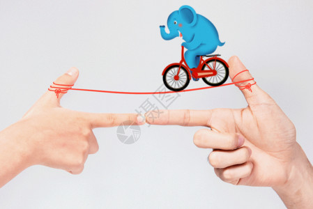 骑着火烈鸟人玩杂耍的大象——创意摄影插画  GIF高清图片
