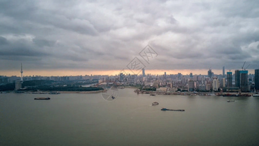 海上雷雨暴风雨即将来临前夕的长江风光gif动图高清图片