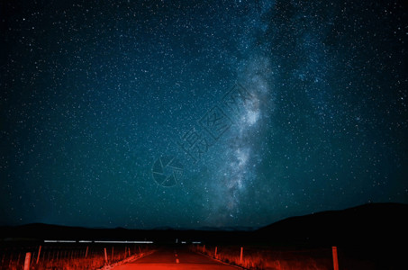 夜晚公路背景星空gif高清图片