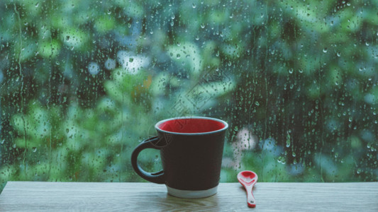 红色玻璃雨天水珠玻璃咖啡杯 GIF高清图片