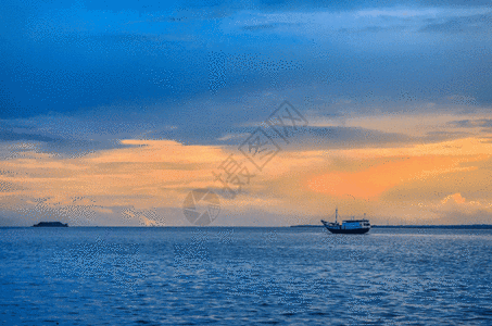 夕阳大海与渔船gif图片