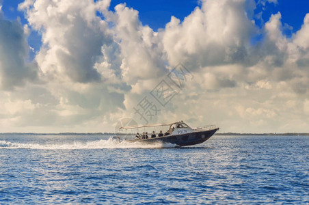 游艇香槟马来西亚仙本那海上快艇游gif高清图片