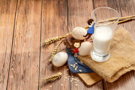 早餐营养品喝牛奶的孩子gif高清图片