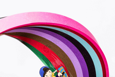 彩色彩带曲线滑滑板的男孩gif高清图片