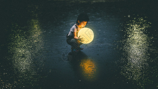 水面月亮唯美月球灯gif动图高清图片