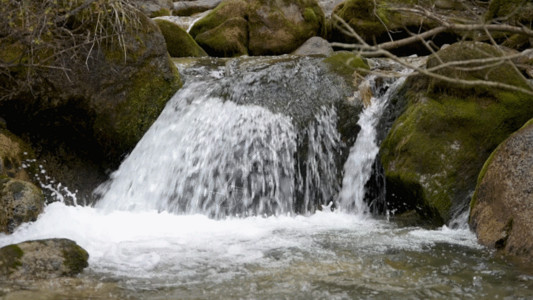 珍惜水资源山涧溪流流水水资源森林GIF高清图片
