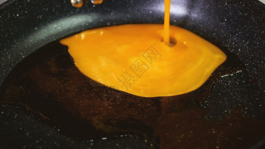 蜂蜜黄油鸡蛋下锅GIF高清图片