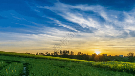 天鹅湖畔湖面夕阳美景GIF高清图片