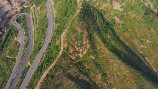 蜿蜒道路盘山公路航拍GIF高清图片