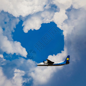 客机飞行飞机穿云gif高清图片