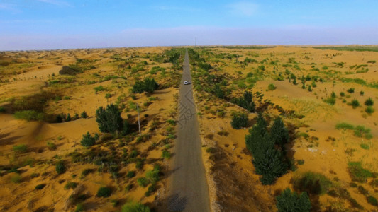 沙漠中的车沙漠公路GIF高清图片