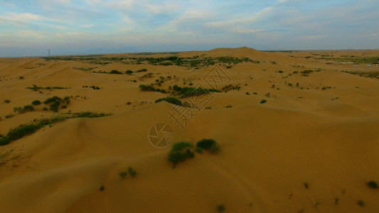 白天鸟瞰沙漠航拍GIF高清图片