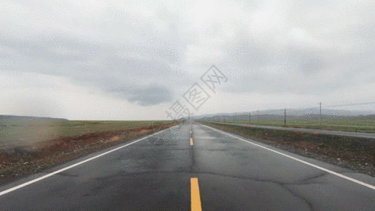 新疆草原公路基础设施运输交通GIF图片