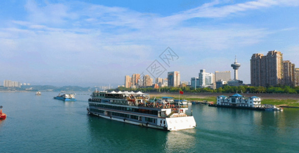 远望长江航拍长江三峡游轮GIF高清图片