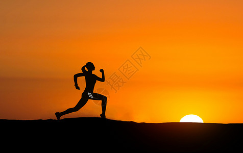 夕阳下跑步健身高清图片素材
