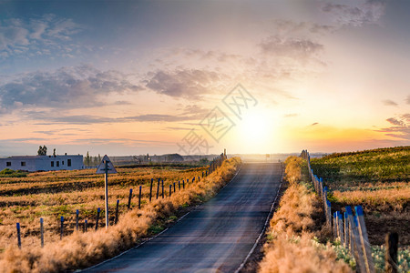 原始村落乡村公路背景设计图片