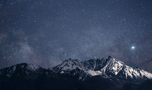 夜晚山峰星空背景设计图片