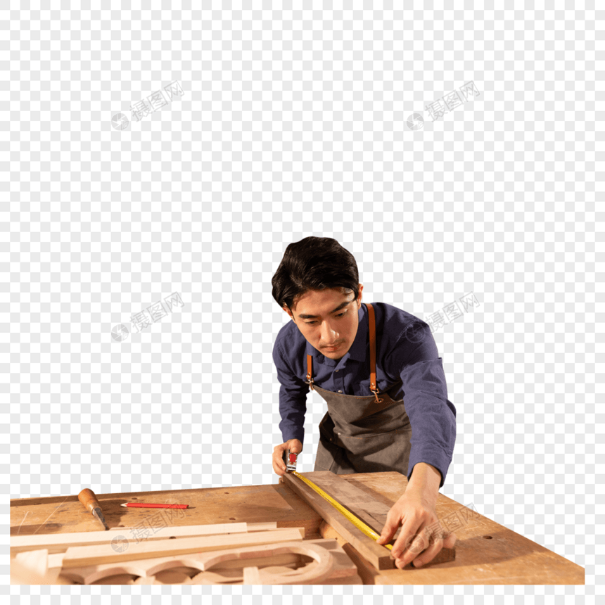 木匠男性工人测量木料图片