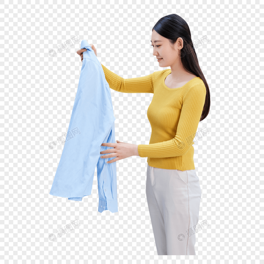 家庭主妇居家整理脏衣篮洗衣服图片